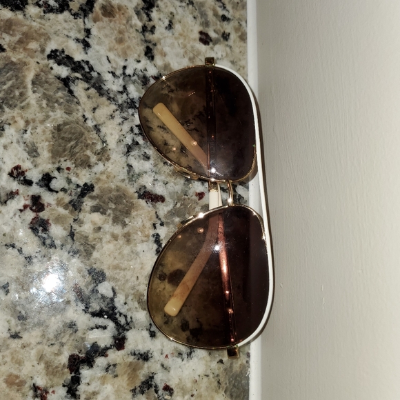 Gucci Aviator Sunglasses - Picture 3 of 4